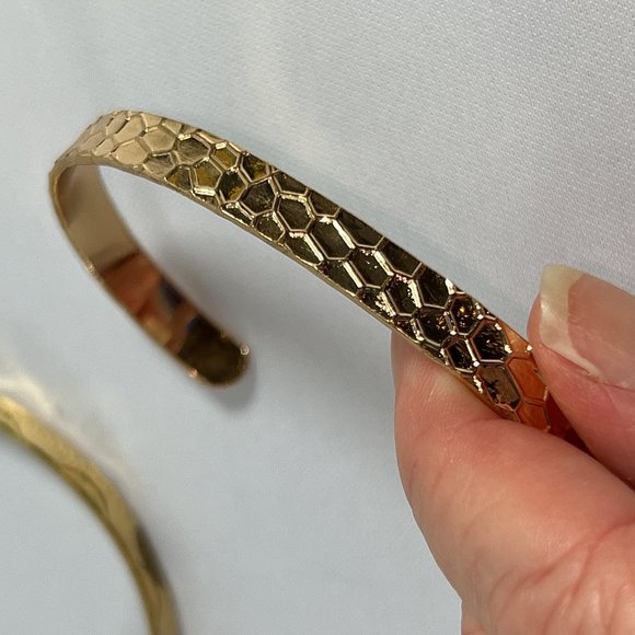 Mixed Lot of 6 Gold Tone Bangle Bracelets Textured Rhinestones Stackable - Picture 8 of 11